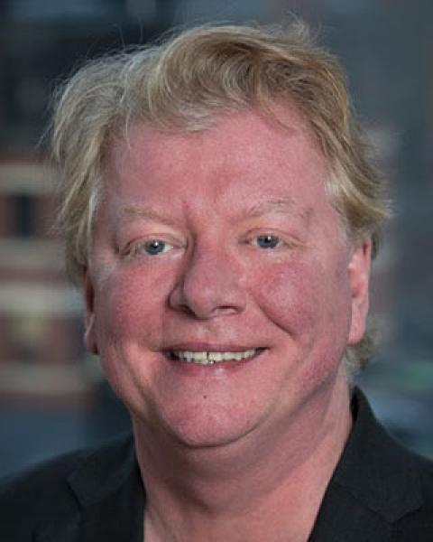 Damien Bracken headshot